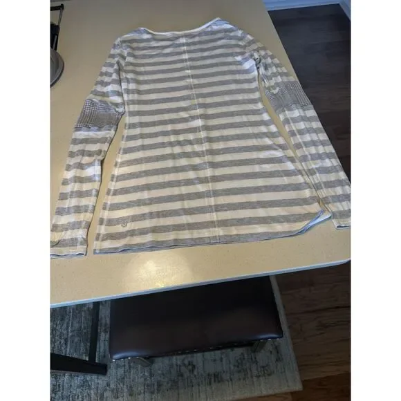Lululemon Women's Vintage Long Sleeve Size 10 - Picture 3 of 5